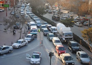 Bu da üstgeçit trafiği!