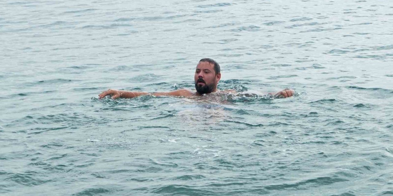 Fırtınadan saatler önce: Denizin keyfini son saniyeye kadar çıkardılar