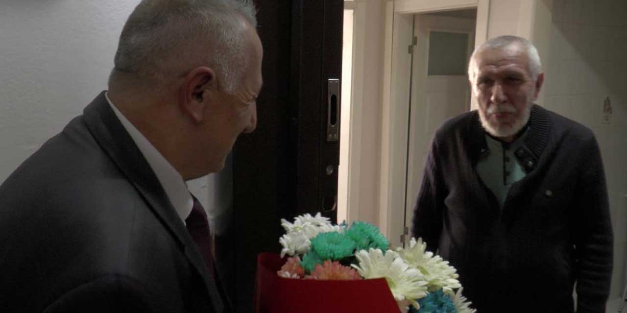 Öğretmeni ile meslektaş oldu, gününü kutladı