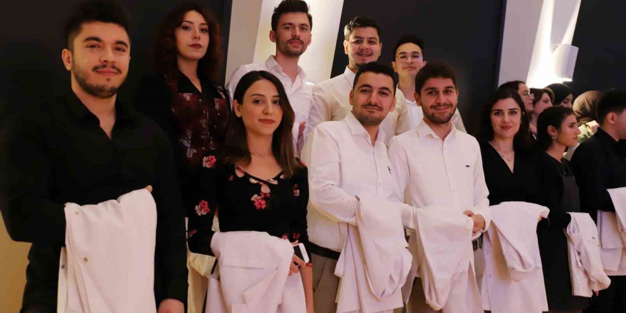 Konya NEÜ’de geleceğin diş hekimleri beyaz önlüklerini giydi
