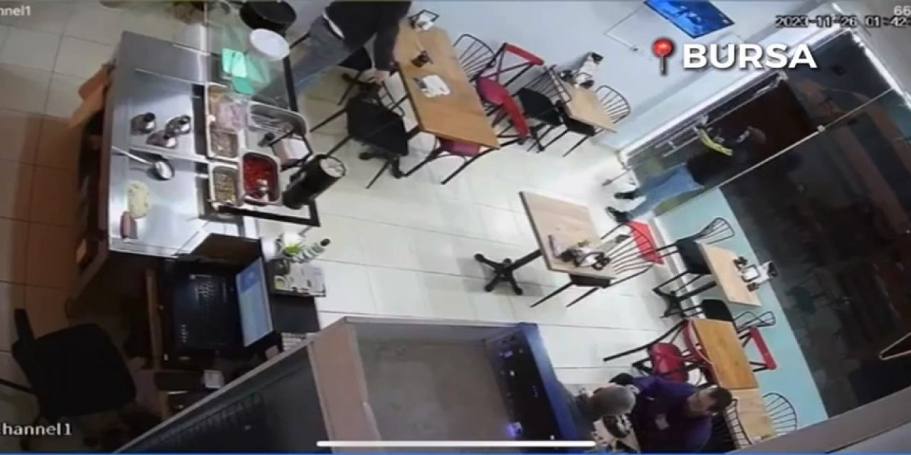 Şiddetli rüzgar kapıyı böyle patlattı