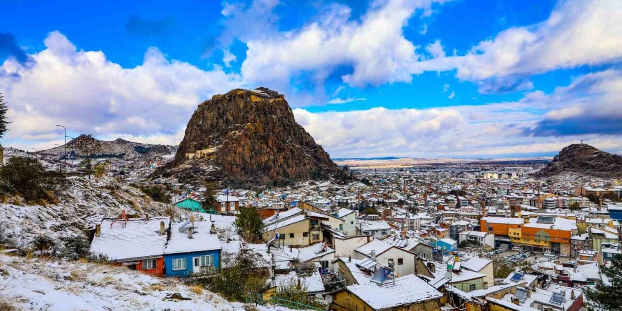 Afyon karla kaplandı, ekipler çalışmaya başladı