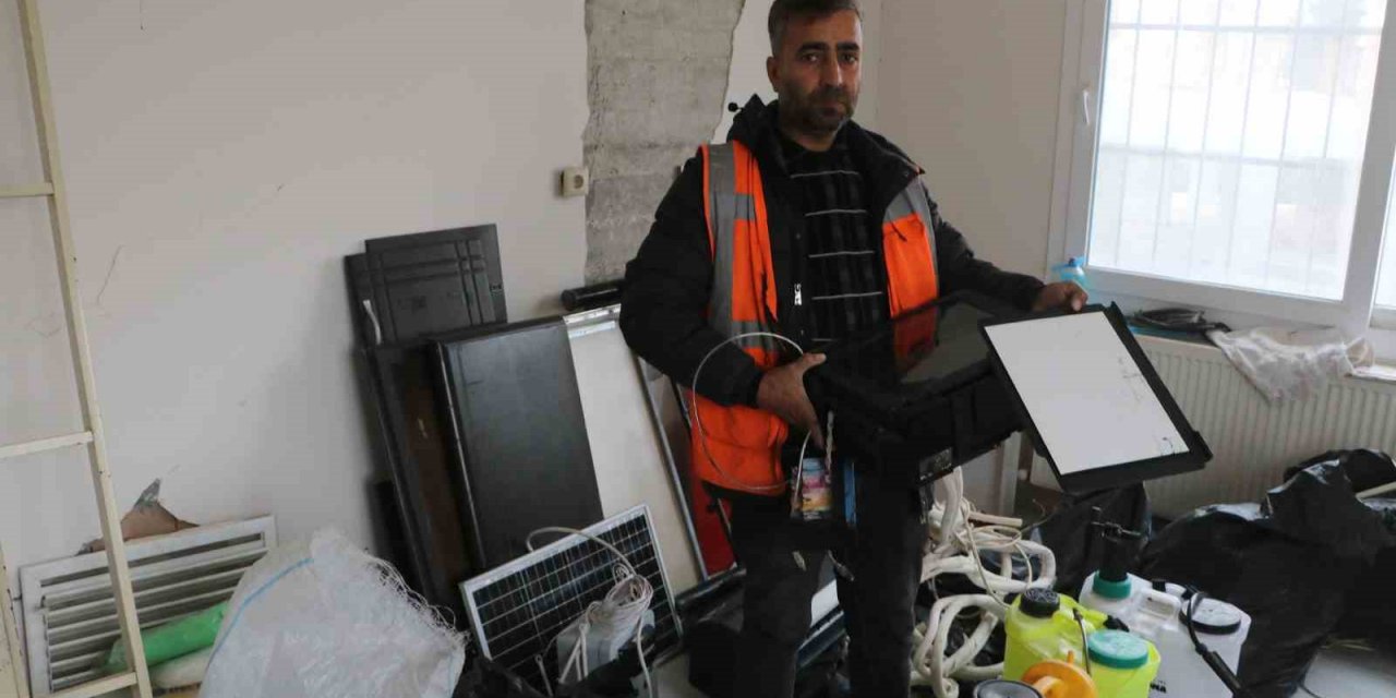 Depremzede esnafın çalınan eşyalarını polis buldu