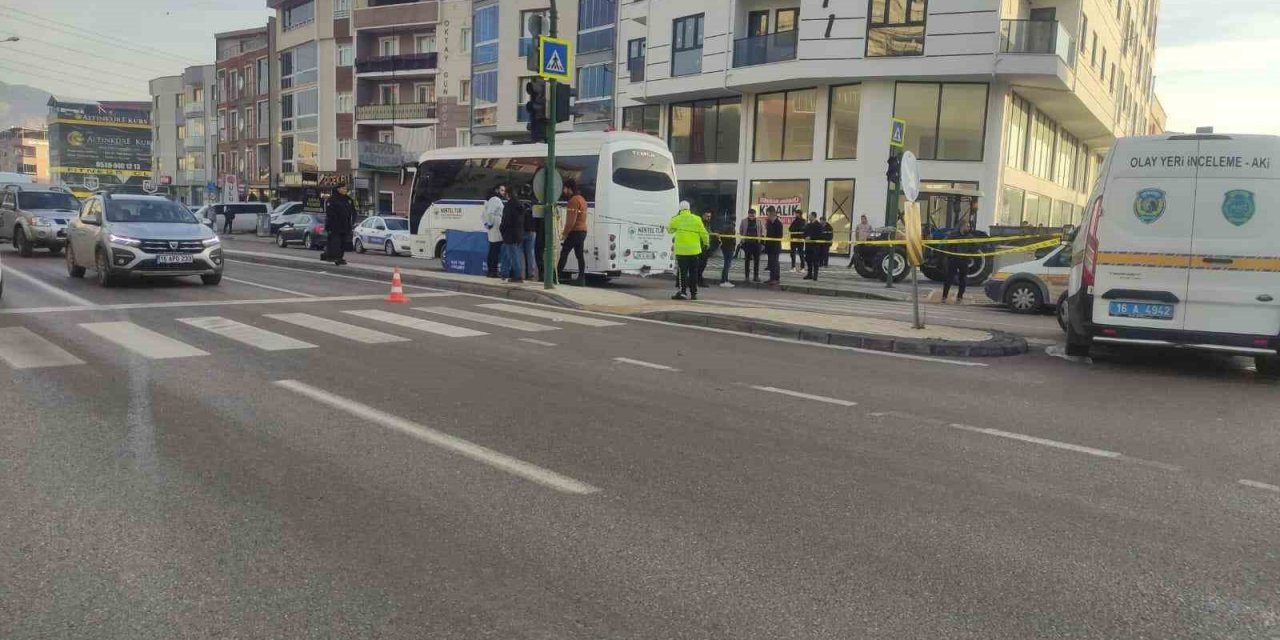 21 yaşındaki Esra Uzun servis aracının altında kaldı