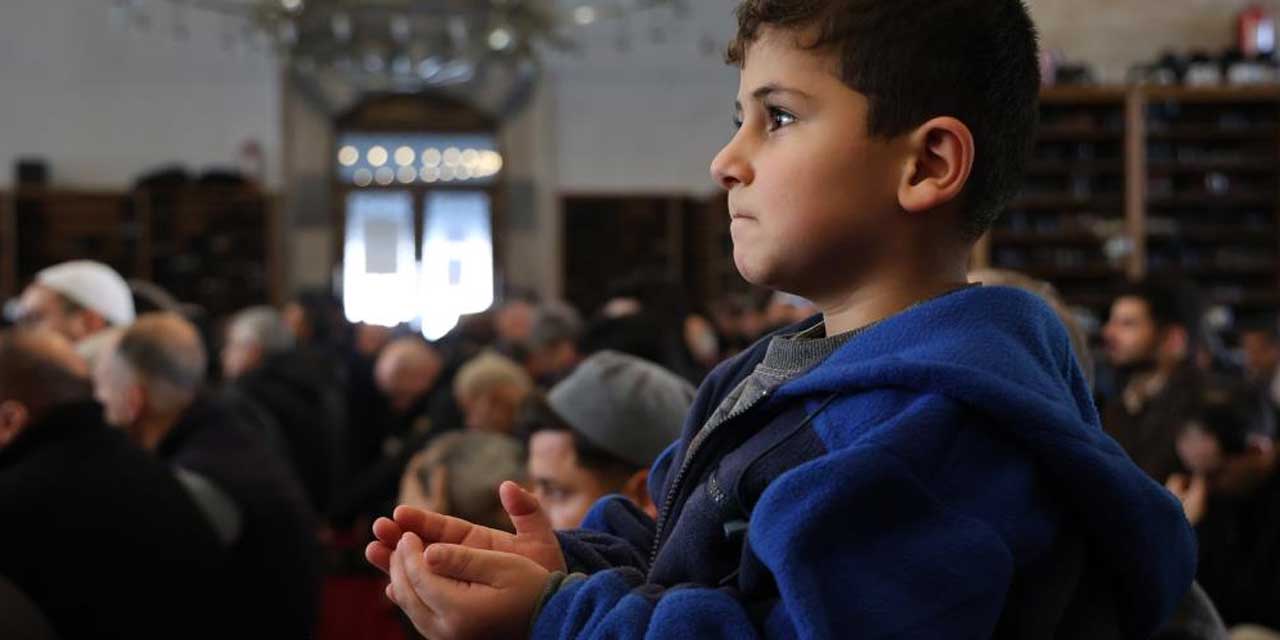 Konya camilerinde Filistin için dualar yükseldi