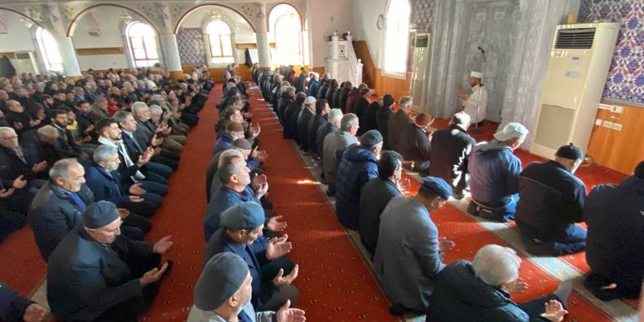 Kulu camilerinde Filistin için dua