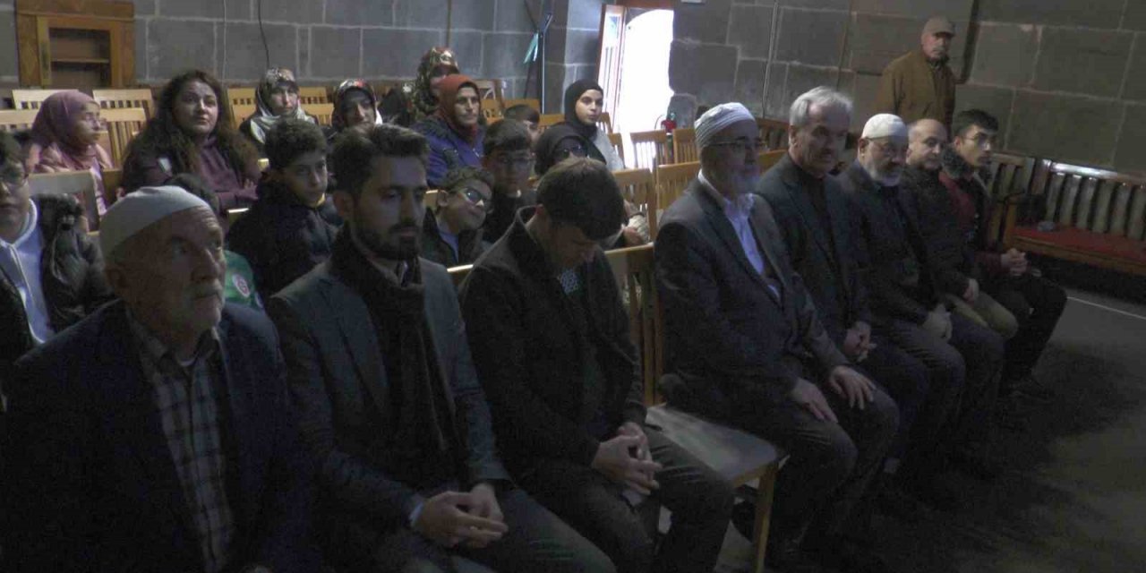 'Şuurlu Müslüman ve Kudüs' konferansı! Çocuk katliamına dikkat çekildi