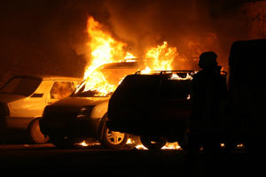 3 araç kundaklandı!