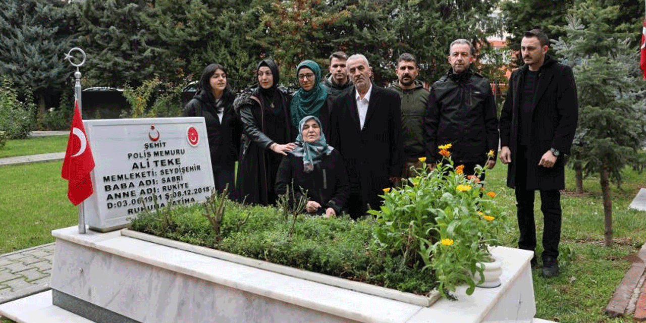 Konya'da göreve giderken şehit düşen polis memuru Ali Teke adına lokma dağıtıldı
