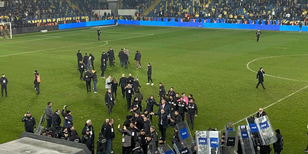 Bakan Yerlikaya'dan Halil Umut Meler'e geçmiş olsun mesajı