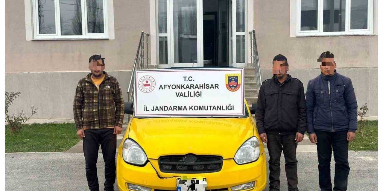 Konya'dan İzmir'e düzensiz göçmen taşıyan şahıs Afyon'da yakalandı