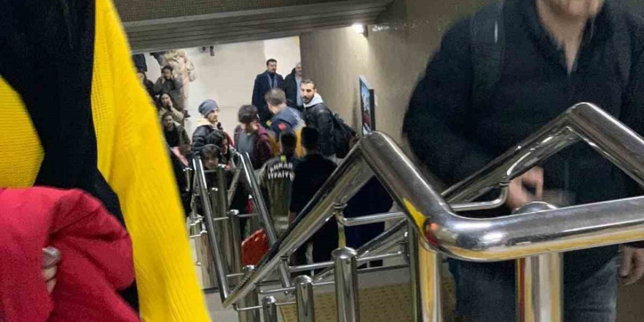 Ankara'da metronun önüne atlayan 17 yaşındaki genç ağır yaralandı