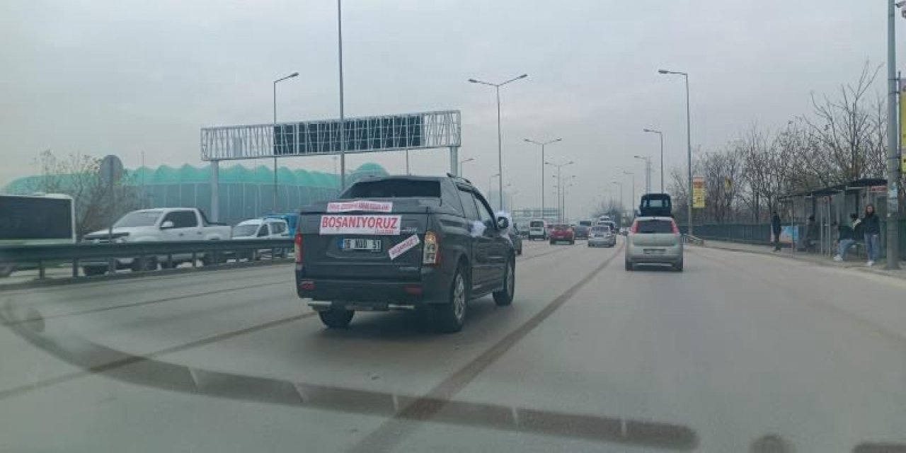 Arabasının arkasına 'boşanıyoruz' yazan Gülşah Lice açtı ağzını yumdu gözünü