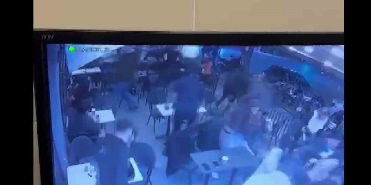 Starbucks’a yapılan silahlı saldırı anları kameraya yansıdı