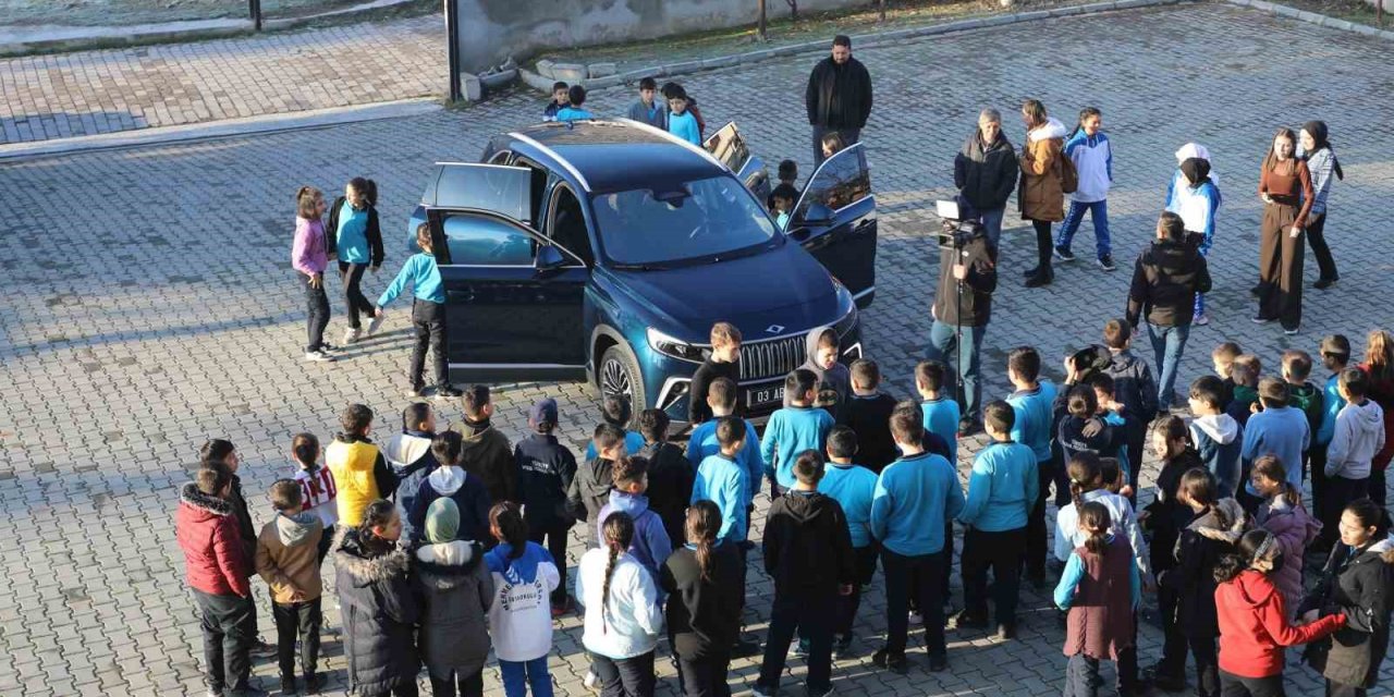 Afyonlu öğrencilere TOGG sürprizi