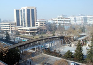 Yeni üst geçidi ucubeye benzetti!