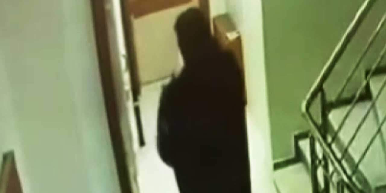 Yemek getiren motokurye apartmanın acil durum ışığını çaldı