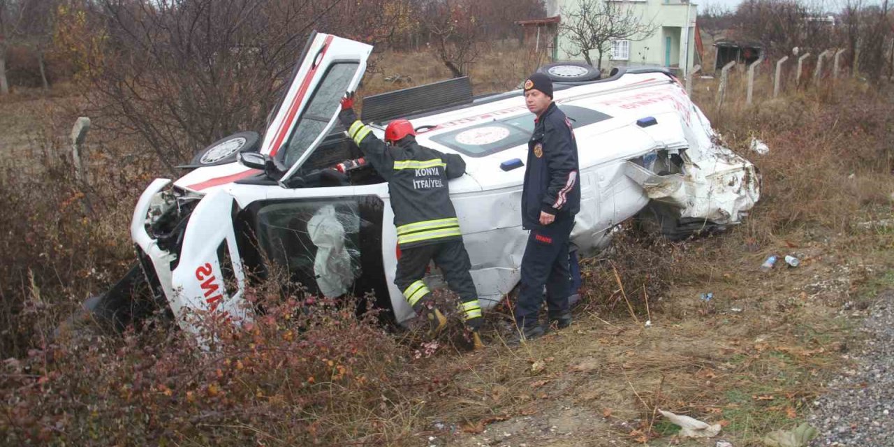 Ambulansı görünce frene basan kamyon da kaza yaptı: 6 yaralı