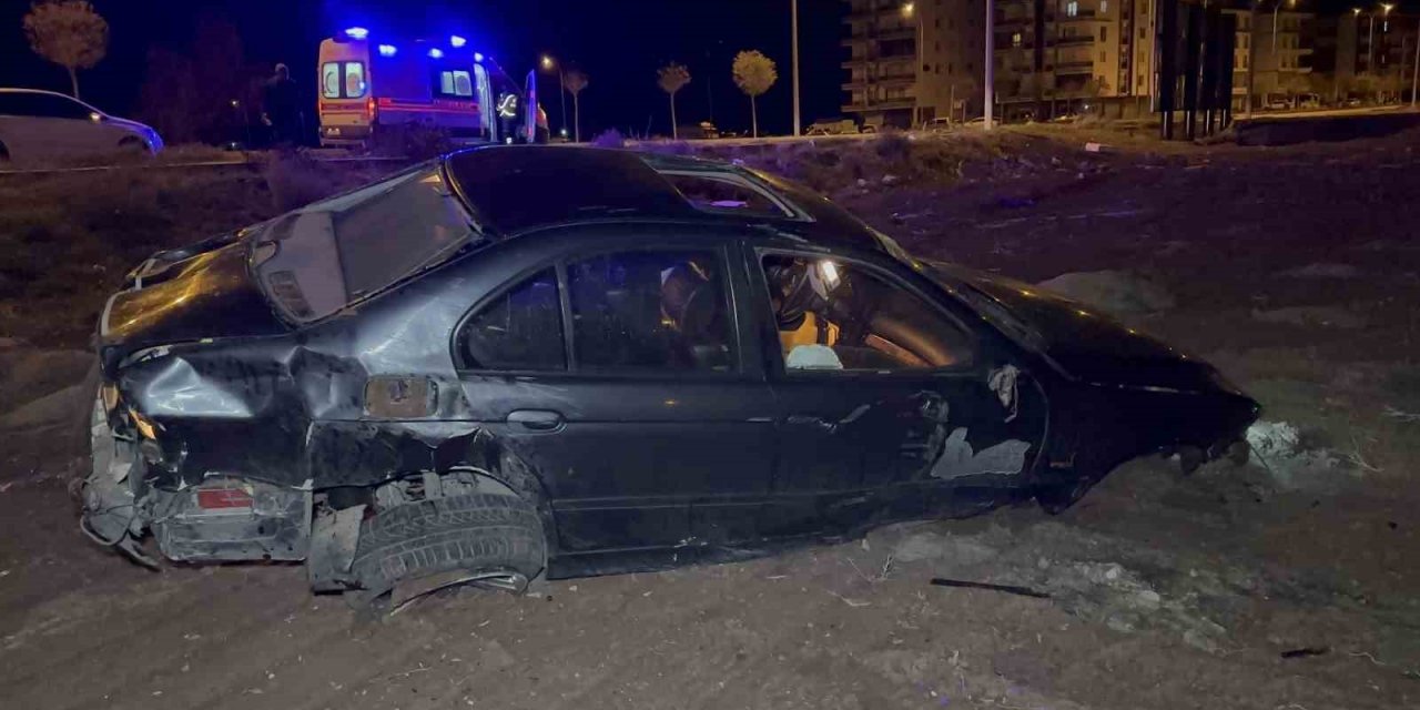 Alkollü sürücü kuma saplandı