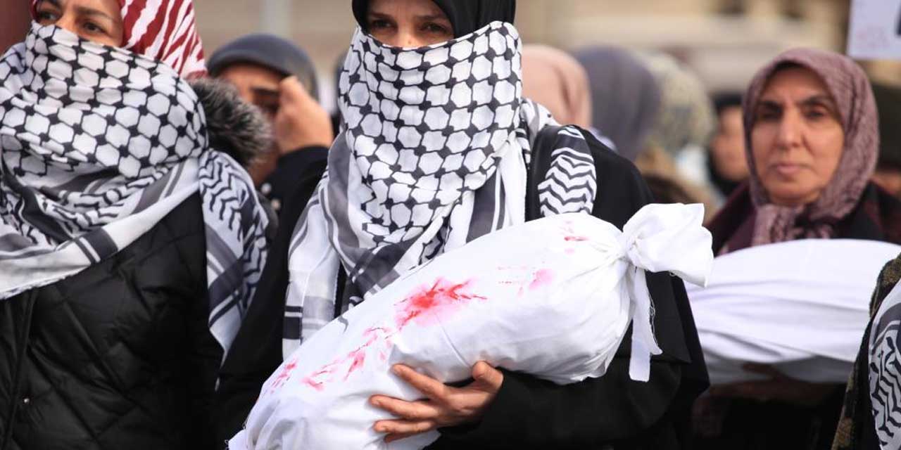 Konya'dan İsrail'e kefenli bebeklerle kınama