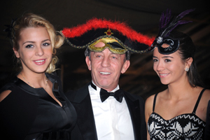 Ali Ağaoğlu'nun "para" gösterisi