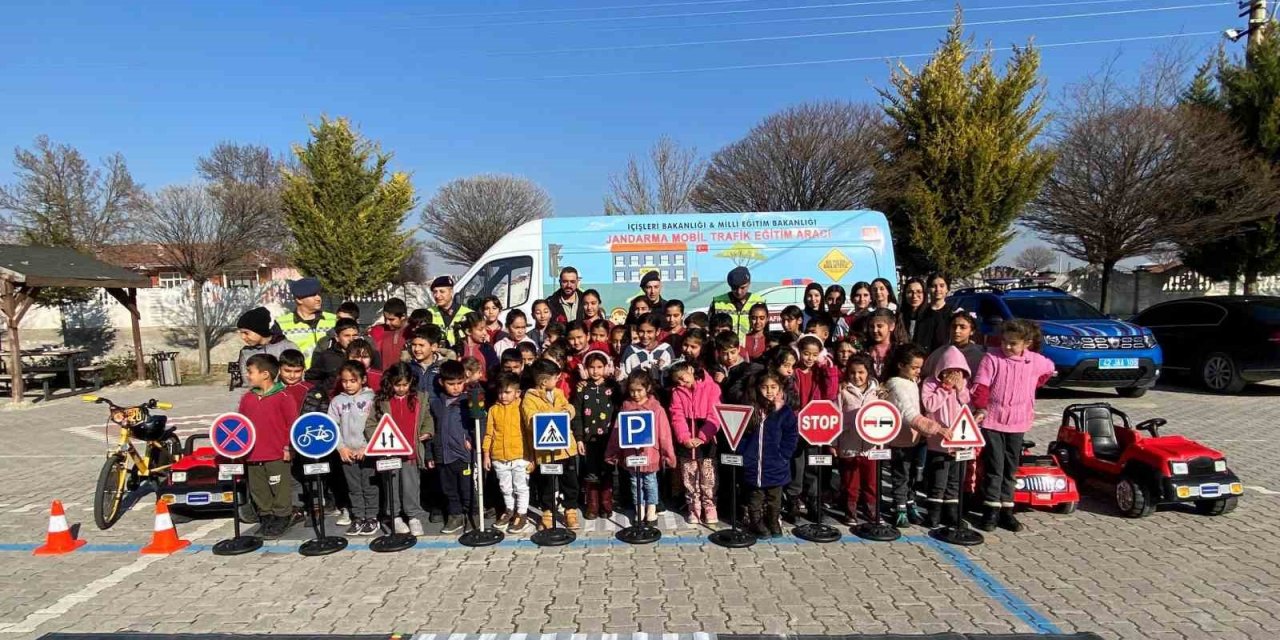 Kulu'da Jandarma Trafik Ekiplerinden Öğrencilere Trafik Eğitimi