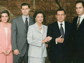 Mübarek'in oğulları yumruk yumruğa