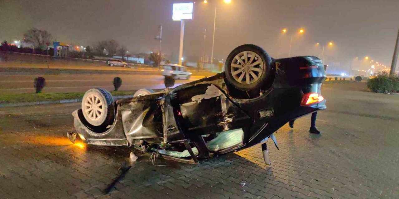 Arkadaşlarıyla gezmeye çıkan 17 yaşındaki sürücü takla attı