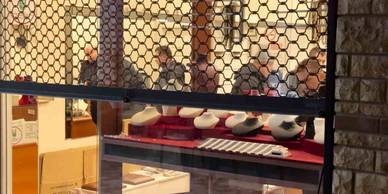 Önce keşif yaptılar, sonra girip soydular