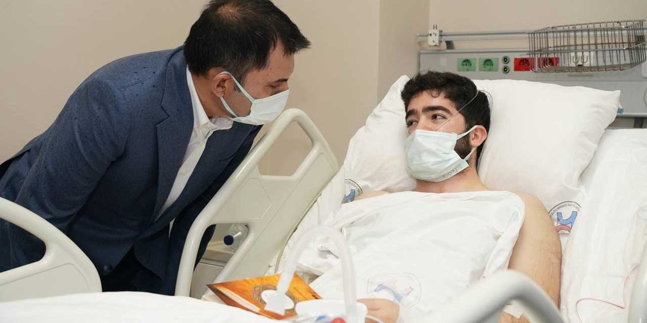 Murat Kurum'dan Fatih Camii’nde bıçaklı saldırıda yaralanan hafızlık öğrencisine ziyaret