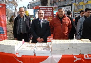BBP'liler Kur'an-ı Kerim dağıttı