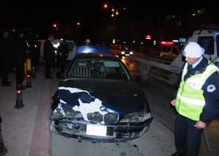Otomobil ile kamyonet çarpıştı: 2 yaralı