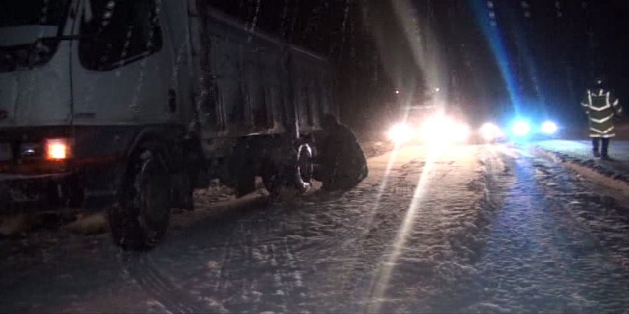 Antalya - Konya karayolu kar altında kaldı