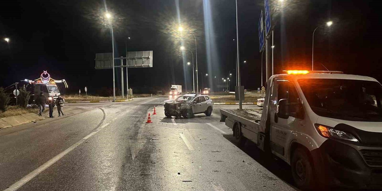 Sollamak istediği Konya plakalı tıra çarpan sürücü ağır yaralandı