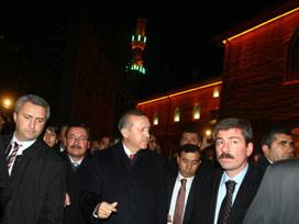 Hükümet kandili Hacı Bayram'da kutladı