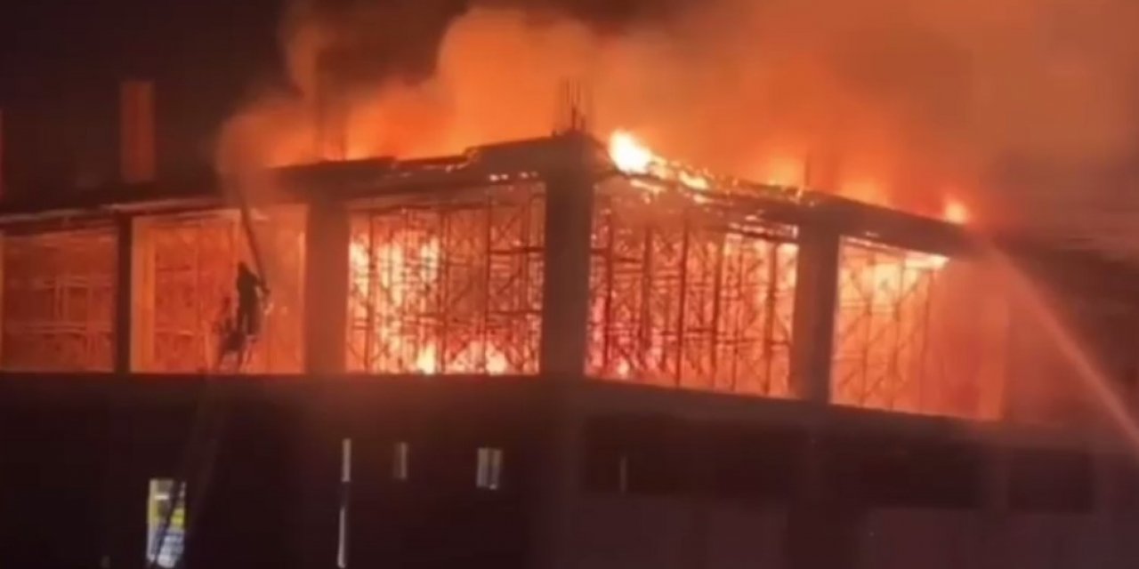 Teknoloji fabrikası küle döndü