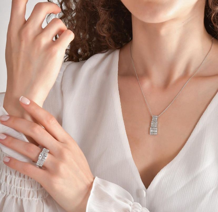 Emel Pırlanta: Benzersizliğe Vurguda Bulunan Işıltı