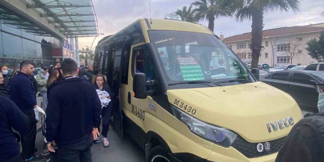 Kontrole giderken minibüste doğum yaptı