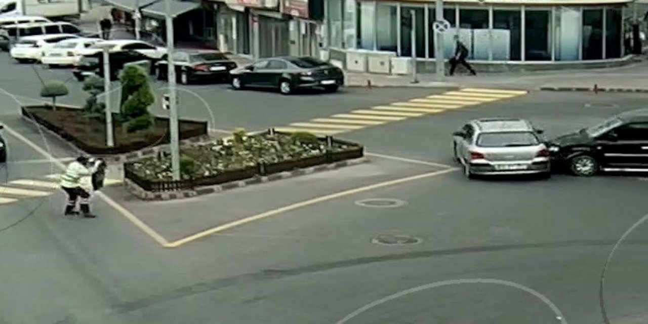 Trafikte ilginç anlar: Ne yapacağını şaşırdı