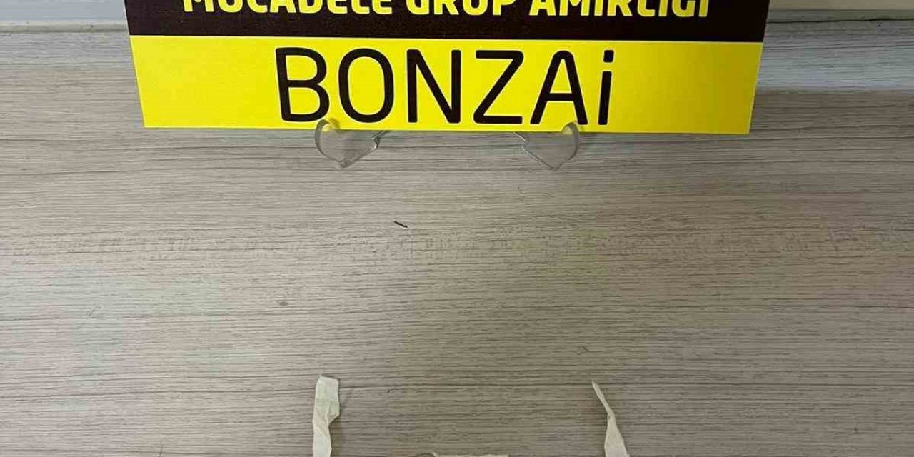 Akşehir'de kağıda emdirilmiş uyuşturucuyla yakalanan 3 kişi gözaltına alındı