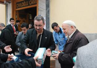 Karatay’dan kandil simidi ve ballı süt ikramı