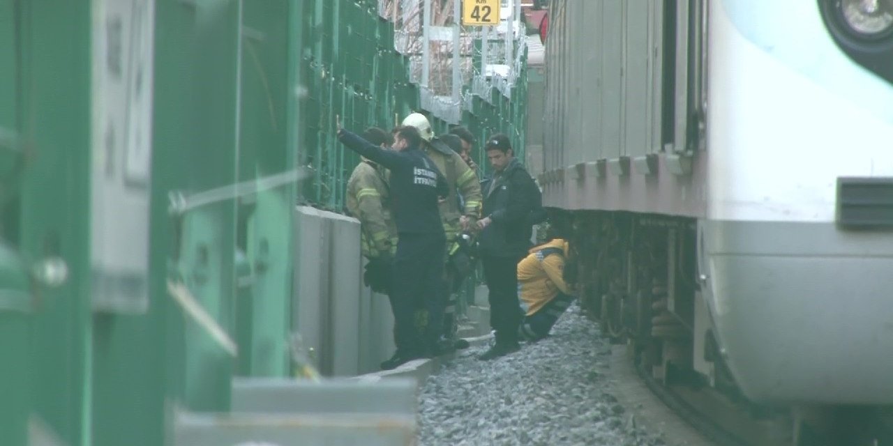 Marmaray’da bir kişi raylara atladı