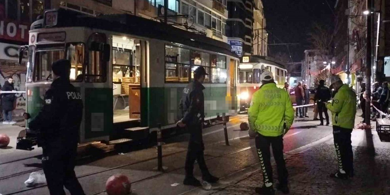 Torununu kurtarmak isterken tramvayın altında kaldı