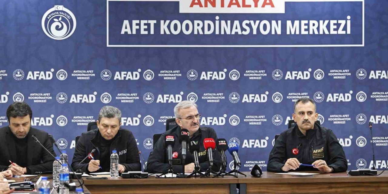 Antalya'da su baskınlarına müdahale devam ediyor