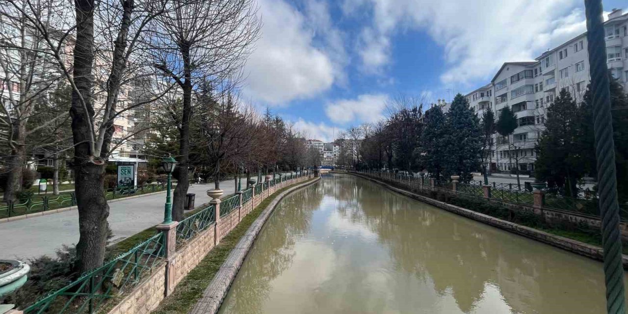 Porsuk Çayı’nın rengi değişti: Çamur gibi akıyor