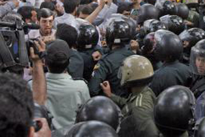 Gösteri dalgası yeni bir ülkeye sıçradı