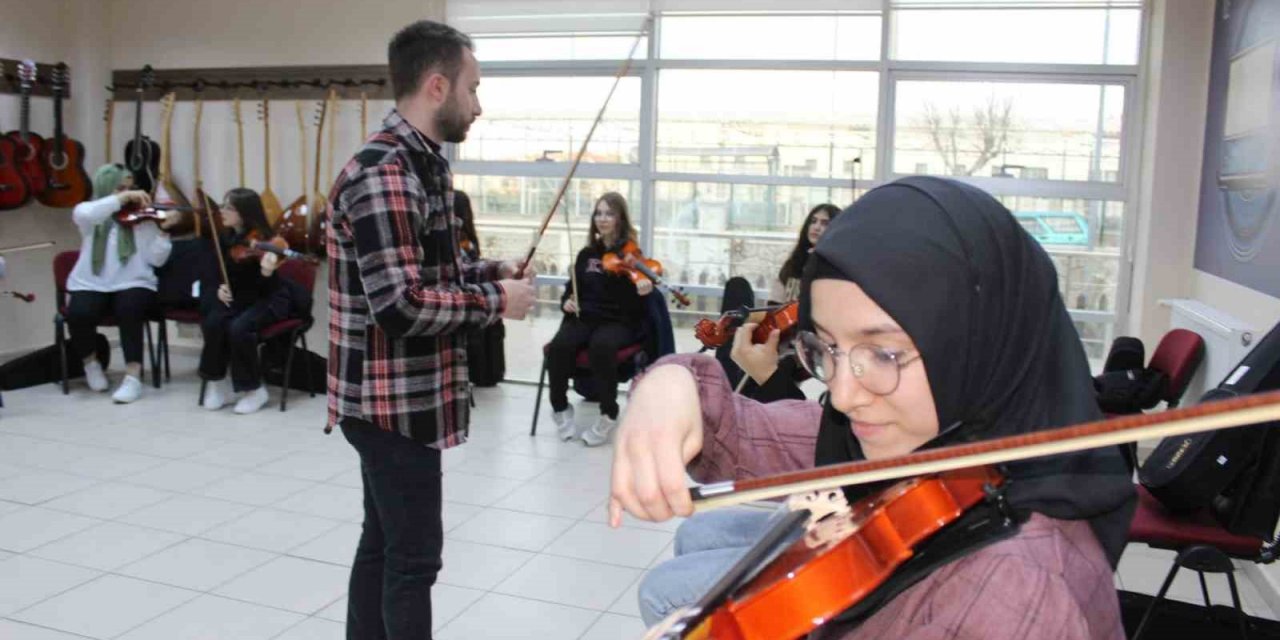 Karamanlı gençlerin keman tutkusu