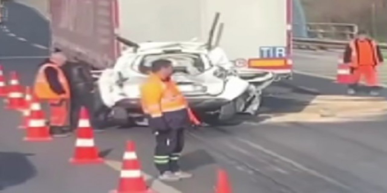 İki tırın arasında kağıt gibi ezildi