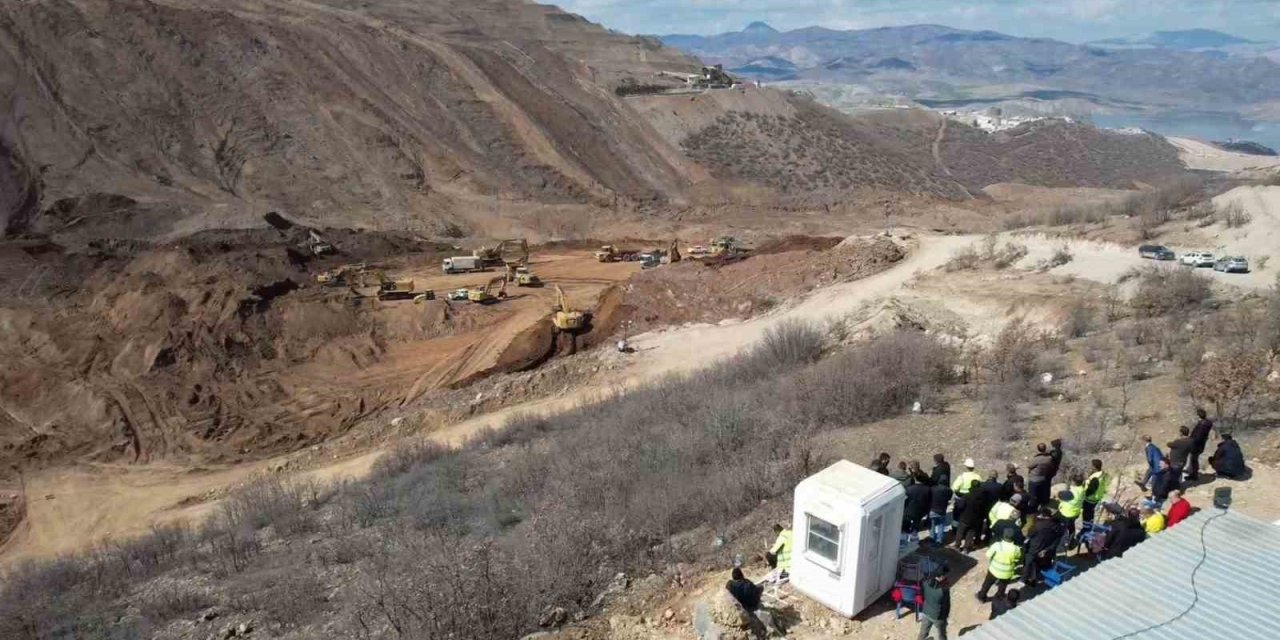 İliç'de göçük altında kalan 9 işçiye hala ulaşılamadı