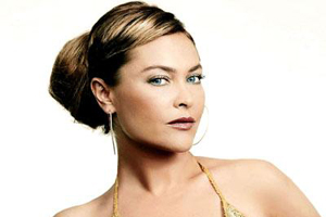 Ünlü sanatçı Hülya Avşar'a şok